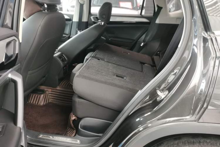 Used Volkswagen Tayron 2019 330TSI Two-Wheel-Drive Luxury Version China V Emission Standard Left Rear Seat