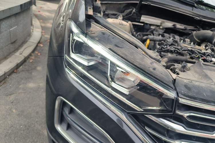 Used Volkswagen Tayron 2019 330TSI Two-Wheel-Drive Luxury Version China V Emission Standard Right Front Headlight