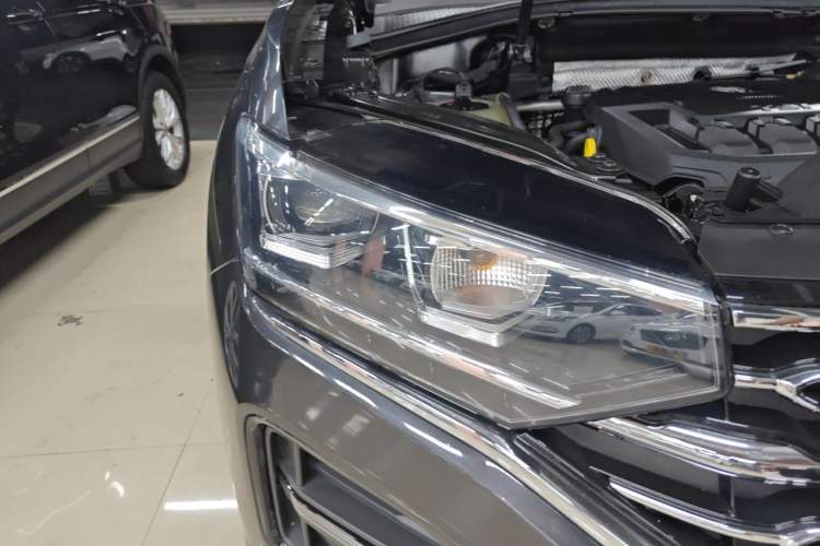 Used Volkswagen Tayron 2019 330TSI Two-Wheel-Drive Luxury Version China V Emission Standard Right Front Headlight