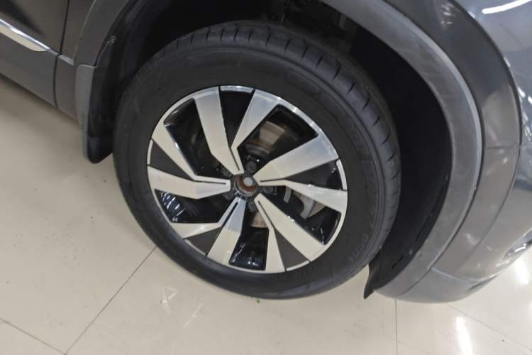 Used Volkswagen Tayron 2019 330TSI Two-Wheel-Drive Luxury Version China V Emission Standard Right Front Wheel Hub