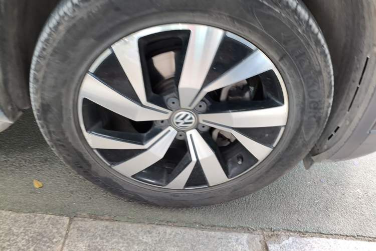 Used Volkswagen Tayron 2019 330TSI Two-Wheel Drive Luxury Model China VI Standard Right Front Wheel Hub