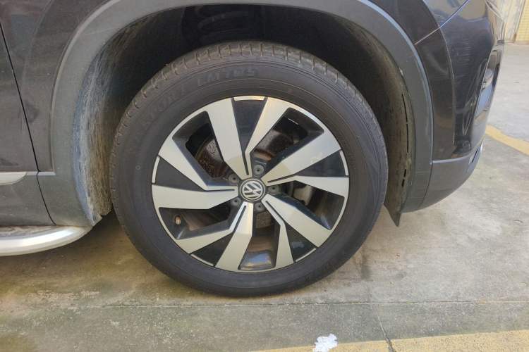 Used Volkswagen Tayron 2019 Teramont Edition 280TSI Two-Wheel Drive Luxury Model China VI Standard Right Front Wheel Hub