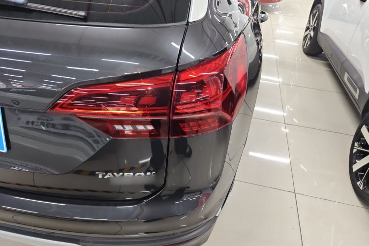 Used Volkswagen Tayron 2019 330TSI Two-Wheel-Drive Luxury Version China V Emission Standard Right Rear Taillight