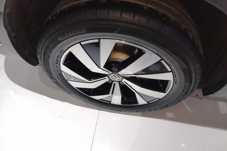 Used Volkswagen Tayron 2019 Teramont Edition 280TSI Two-Wheel Drive Luxury Model China VI Standard Right Rear Wheel Hub