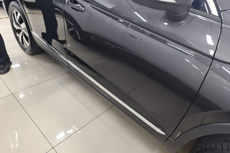 Used Volkswagen Tayron 2019 330TSI Two-Wheel-Drive Luxury Version China V Emission Standard Right Side Sill
