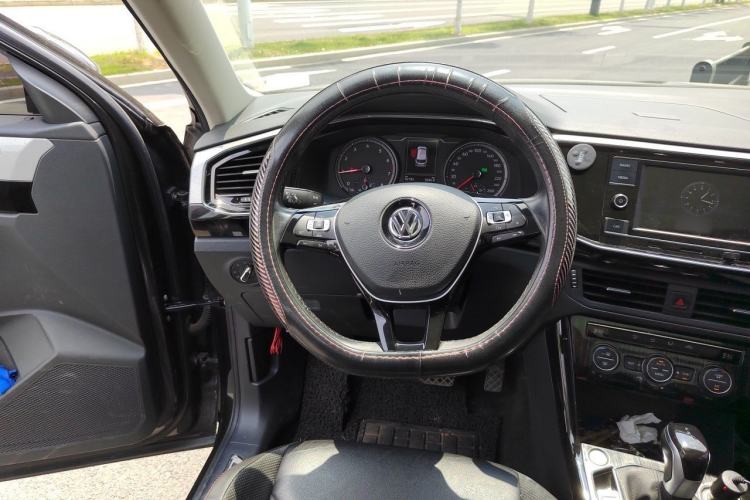 Used Volkswagen Tayron 2019 330TSI Two-Wheel Drive Luxury Model China VI Standard Steering Wheel