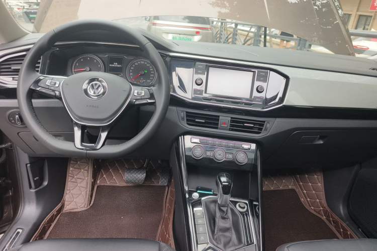 Used Volkswagen Tayron 2019 Teramont Edition 280TSI Two-Wheel Drive Luxury Model China VI Standard Center Console