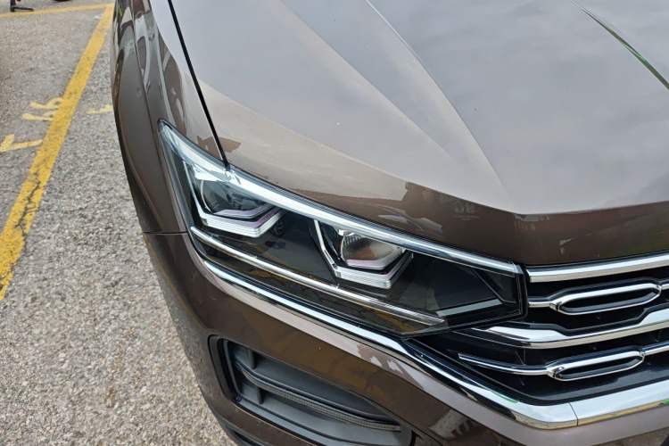 Used Volkswagen Tayron 2019 Teramont Edition 280TSI Two-Wheel Drive Luxury Model China VI Standard Right Front Headlight