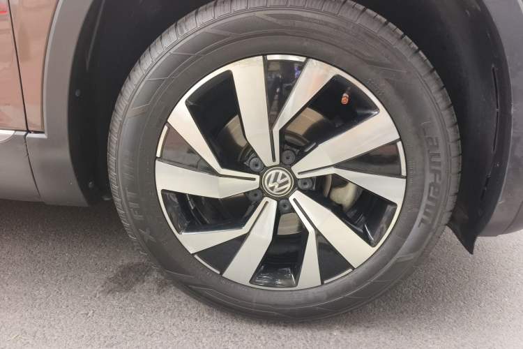Used Volkswagen Tayron 2019 Teramont Edition 280TSI Two-Wheel Drive Luxury Model China VI Standard Right Front Wheel Hub