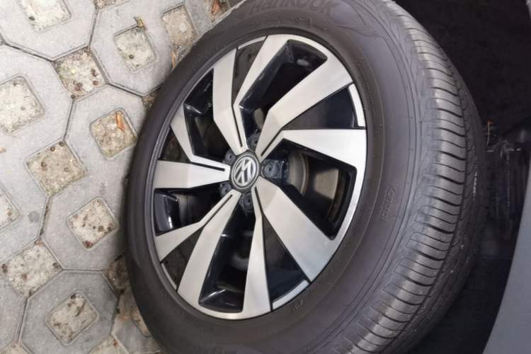 Used Volkswagen Tayron 2019 Teramont Edition 280TSI Two-Wheel Drive Luxury Model China VI Standard Right Front Wheel Hub