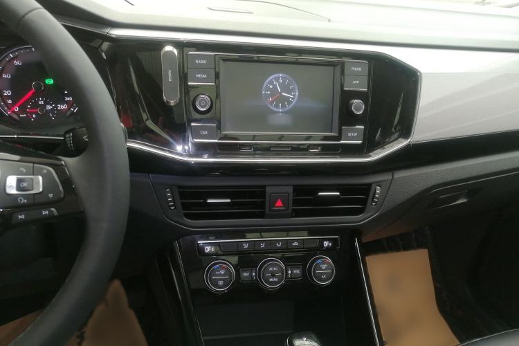 Used Volkswagen Tayron 2019 330TSI Two-Wheel-Drive Luxury Version China V Emission Standard Audio And AC Panel