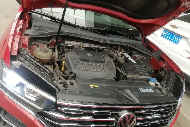Used Volkswagen Tayron 2019 330TSI Two-Wheel-Drive Luxury Version China V Emission Standard Engine Bay