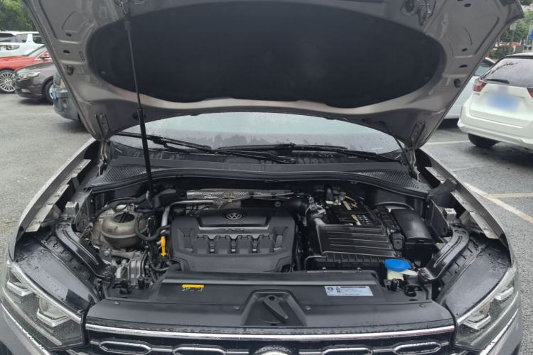 Used Volkswagen Tayron 2019 330TSI Two-Wheel Drive Luxury Model China VI Standard Engine Bay