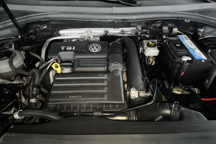 Used Volkswagen Tayron 2019 Teramont Edition 280TSI Two-Wheel Drive Luxury Model China VI Standard Engine Bay