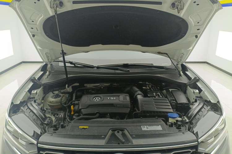 Used Volkswagen Tayron 2019 380TSI Four-Wheel Drive R-Line China VI-standard Engine Bay