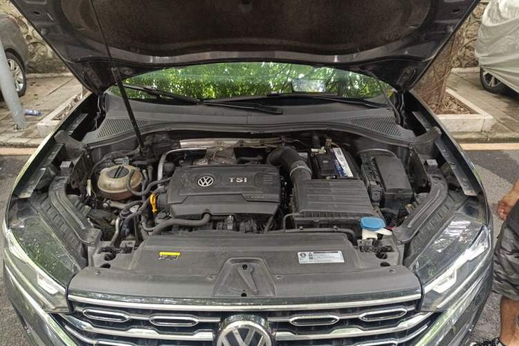 Used Volkswagen Tayron 2019 380TSI Four-Wheel Drive Flagship Model China VI Standard Engine Bay