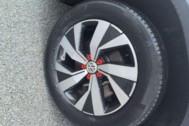 Used Volkswagen Tayron 2019 330TSI Two-Wheel Drive Luxury Model China VI Standard Left Front Wheel Hub