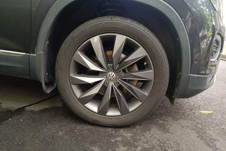 Used Volkswagen Tayron 2019 380TSI Four-Wheel Drive Flagship Model China VI Standard Right Front Wheel Hub