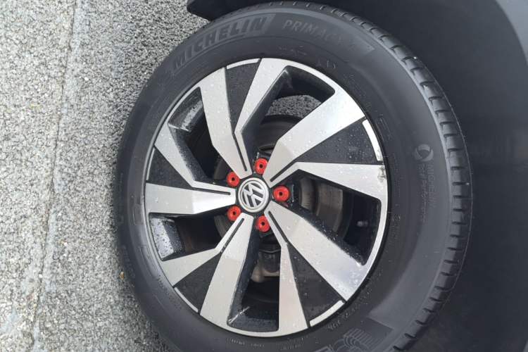 Used Volkswagen Tayron 2019 330TSI Two-Wheel Drive Luxury Model China VI Standard Right Rear Wheel Hub