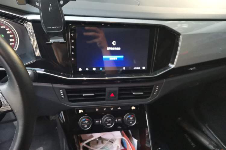 Used Volkswagen Tayron 2019 330TSI Two-Wheel Drive Luxury Model China VI Standard Audio And AC Panel