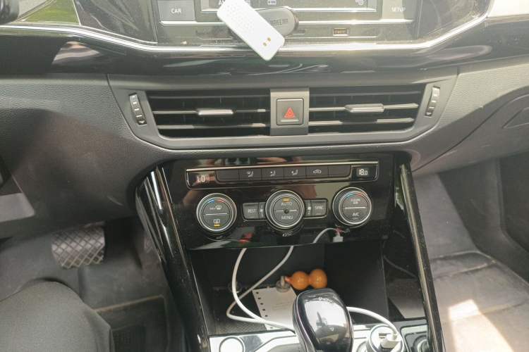 Used Volkswagen Tayron 2019 330TSI Two-Wheel Drive Luxury Model China VI Standard Audio And AC Panel
