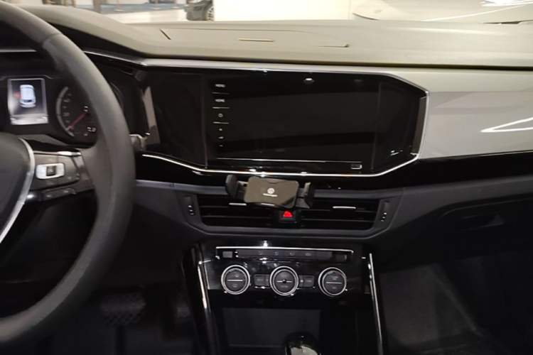 Used Volkswagen Tayron 2019 330TSI Two-Wheel Drive Luxury Model China VI Standard Audio And AC Panel