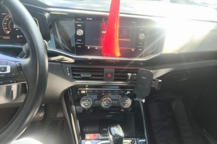 Used Volkswagen Tayron 2019 330TSI Two-Wheel-Drive Luxury Plus China VI Standard Audio And AC Panel
