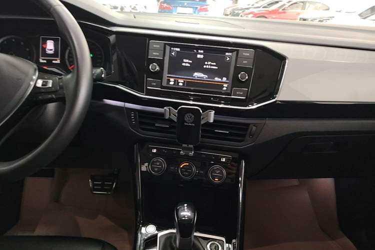 Used Volkswagen Tayron 2019 330TSI Two-Wheel Drive Luxury Model China VI Standard Audio And AC Panel