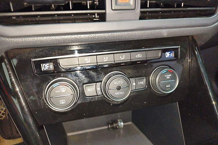 Used Volkswagen Tayron 2019 330TSI Two-Wheel-Drive Luxury Version China V Emission Standard Audio And AC Panel