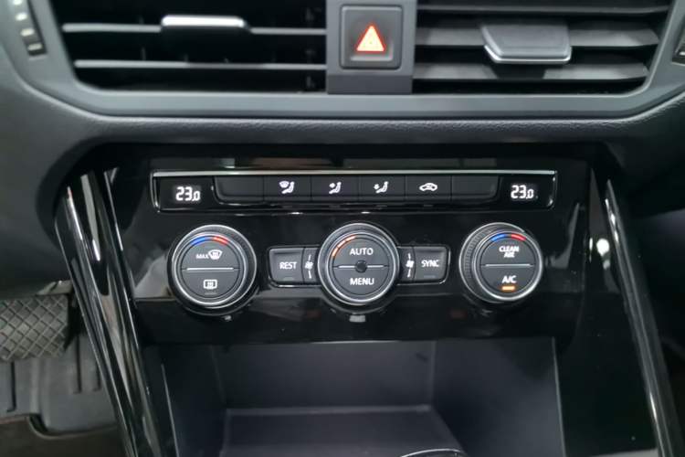 Used Volkswagen Tayron 2019 330TSI Four-Wheel Drive Luxury Version China V Standard Audio And AC Panel