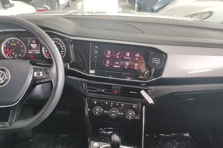 Used Volkswagen Tayron 2019 330TSI Two-Wheel Drive Luxury Model China VI Standard Audio And AC Panel