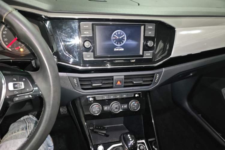 Used Volkswagen Tayron 2019 330TSI Two-Wheel-Drive Luxury Version China V Emission Standard Audio And AC Panel