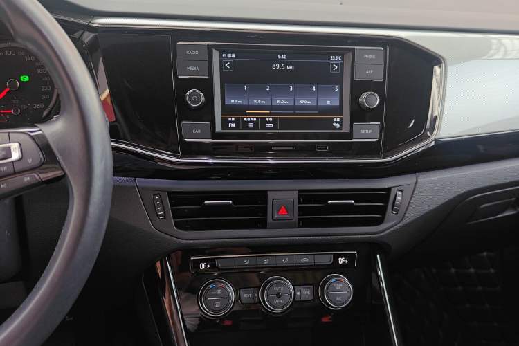 Used Volkswagen Tayron 2019 330TSI Two-Wheel Drive Luxury Model China VI Standard Audio And AC Panel