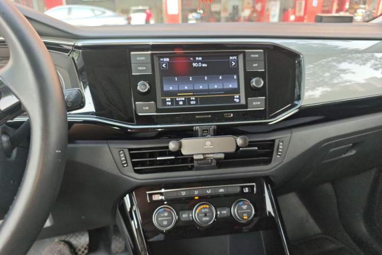 Used Volkswagen Tayron 2019 330TSI Two-Wheel-Drive Luxury Version China V Emission Standard Audio And AC Panel