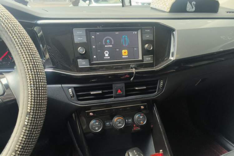 Used Volkswagen Tayron 2019 330TSI Two-Wheel-Drive Luxury Version China V Emission Standard Audio And AC Panel