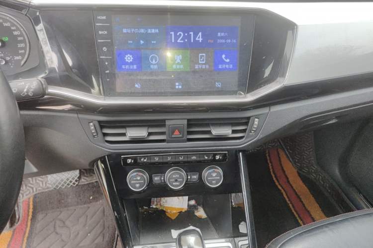 Used Volkswagen Tayron 2019 330TSI Two-Wheel-Drive Luxury Version China V Emission Standard Audio And AC Panel