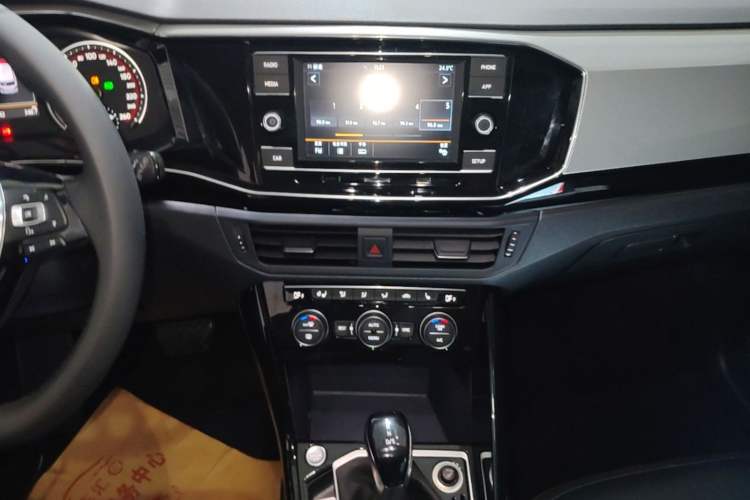 Used Volkswagen Tayron 2019 330TSI Two-Wheel-Drive Luxury Version China V Emission Standard Audio And AC Panel
