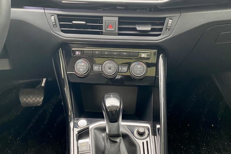 Used Volkswagen Tayron 2019 330TSI Two-Wheel Drive Luxury Model China VI Standard Audio And AC Panel