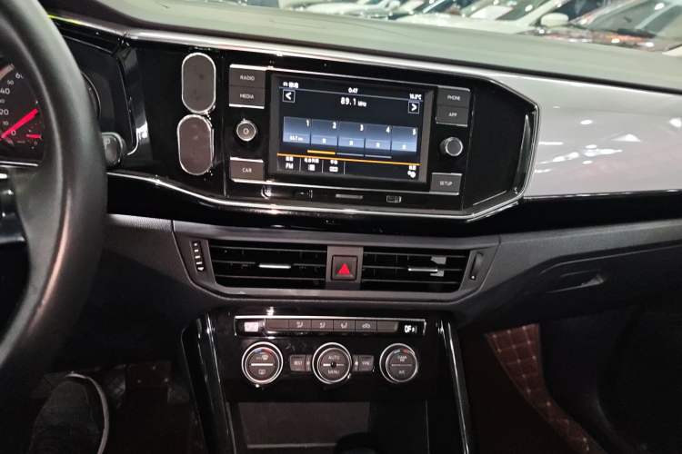 Used Volkswagen Tayron 2019 330TSI Two-Wheel Drive Luxury Model China VI Standard Audio And AC Panel
