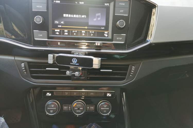 Used Volkswagen Tayron 2019 330TSI Two-Wheel Drive Luxury Model China VI Standard Audio And AC Panel