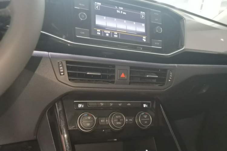 Used Volkswagen Tayron 2019 330TSI Two-Wheel Drive Luxury Model China VI Standard Audio And AC Panel