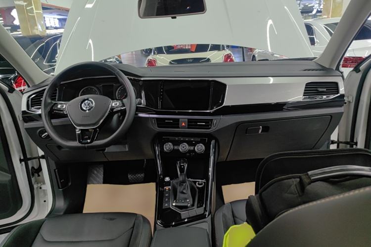 Used Volkswagen Tayron 2019 Teramont Edition 280TSI Two-Wheel Drive Luxury Model China VI Standard Center Console