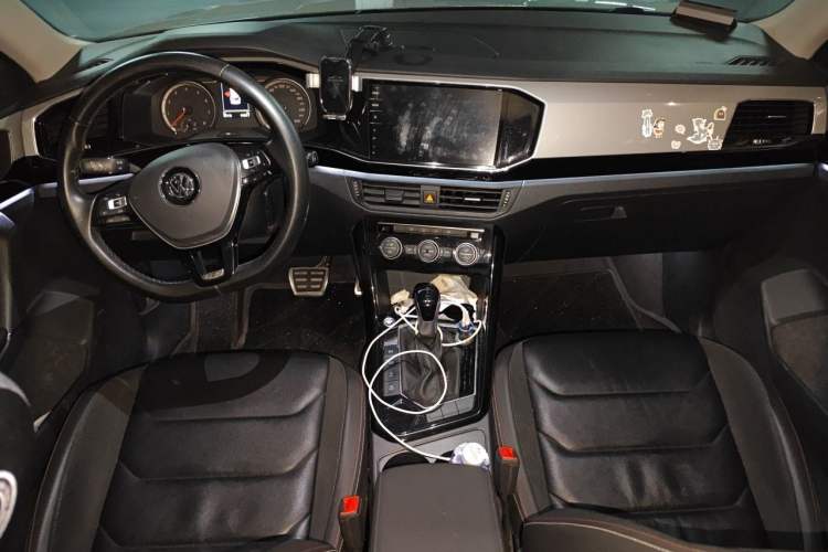 Used Volkswagen Tayron 2019 330TSI Two-Wheel-Drive Luxury Version China V Emission Standard Center Console
