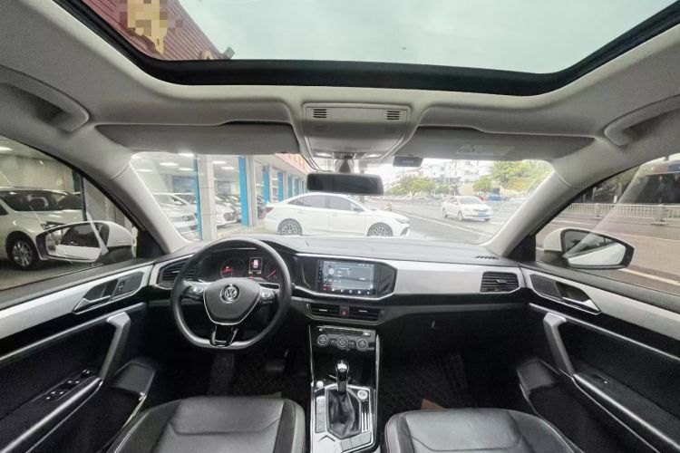 Used Volkswagen Tayron 2019 330TSI Two-Wheel Drive Luxury Model China VI Standard Center Console
