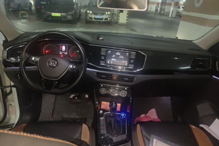 Used Volkswagen Tayron 2019 330TSI Two-Wheel-Drive Comfort Version China V Standard Center Console
