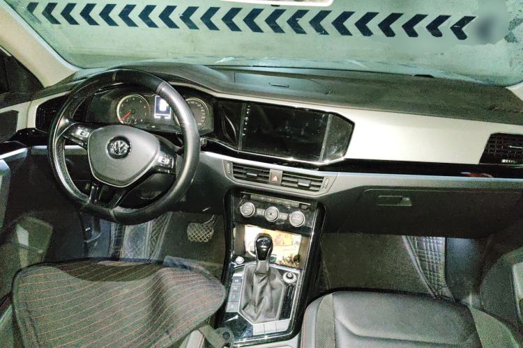 Used Volkswagen Tayron 2019 330TSI Two-Wheel Drive Luxury Model China VI Standard Center Console