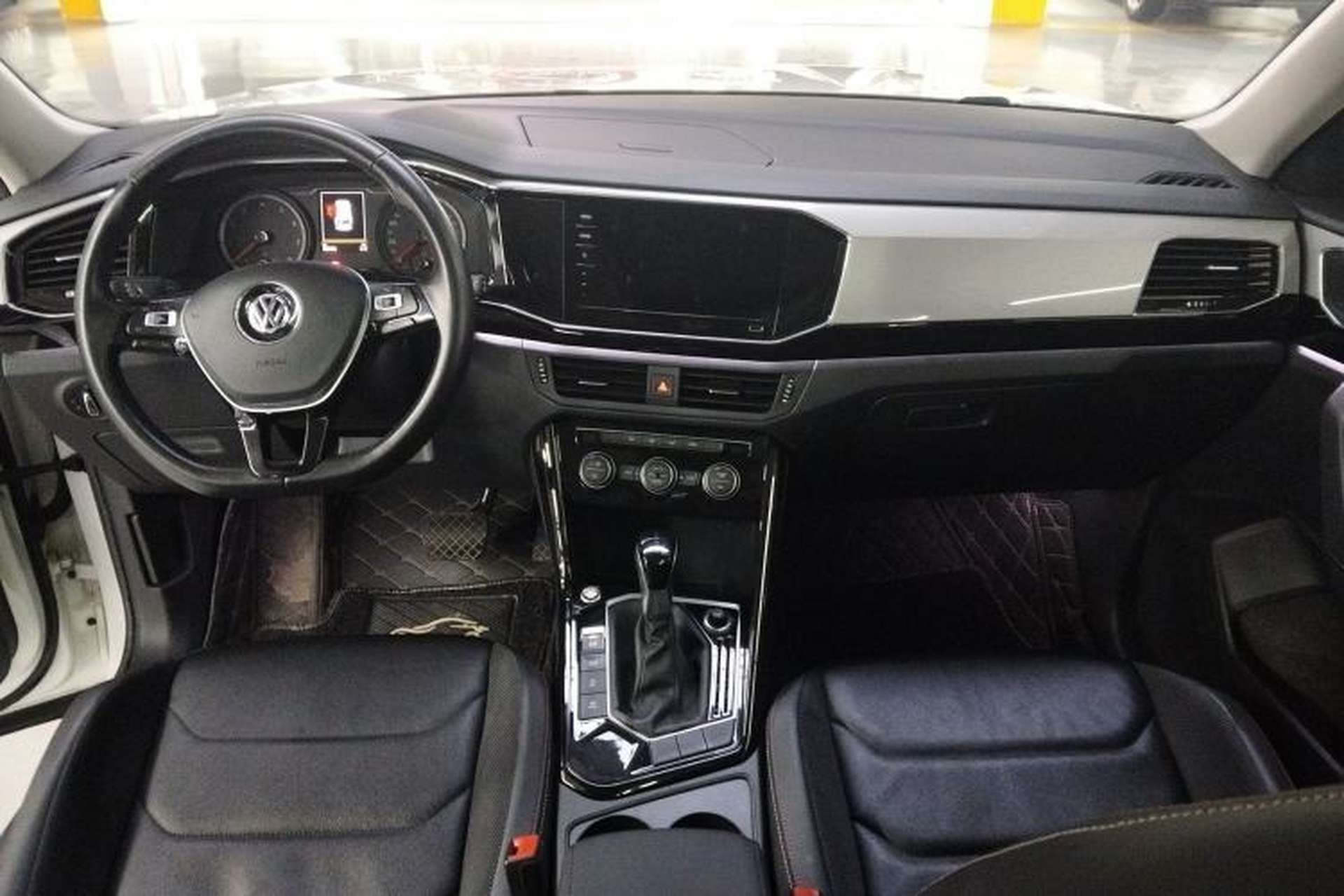 Used Volkswagen Tayron 2019 Teramont Edition 280TSI Two-Wheel Drive Luxury Model China VI Standard Center Console