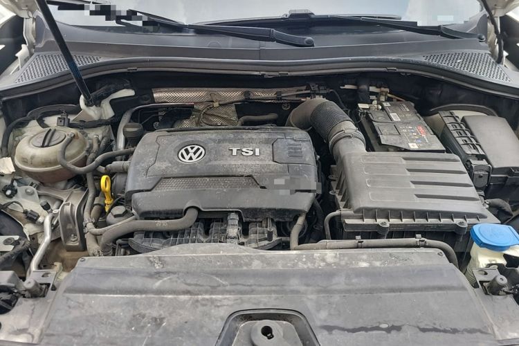 Used Volkswagen Tayron 2019 380TSI Four-Wheel Drive R-Line China VI-standard Engine Bay