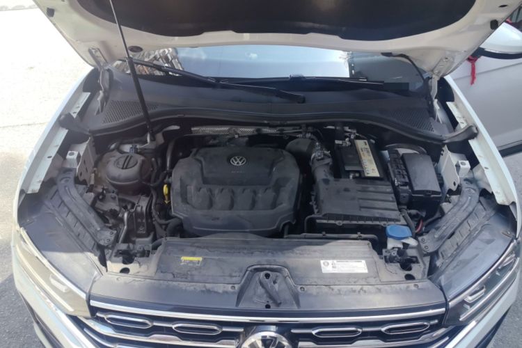 Used Volkswagen Tayron 2019 330TSI Two-Wheel Drive Luxury Model China VI Standard Engine Bay