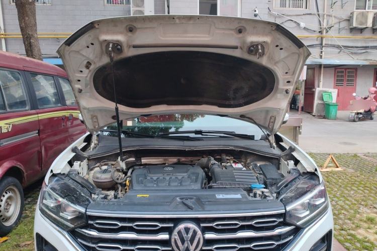 Used Volkswagen Tayron 2019 330TSI Two-Wheel-Drive Luxury Version China V Emission Standard Engine Bay